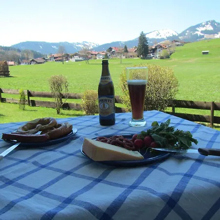Mit Hallenbad *
